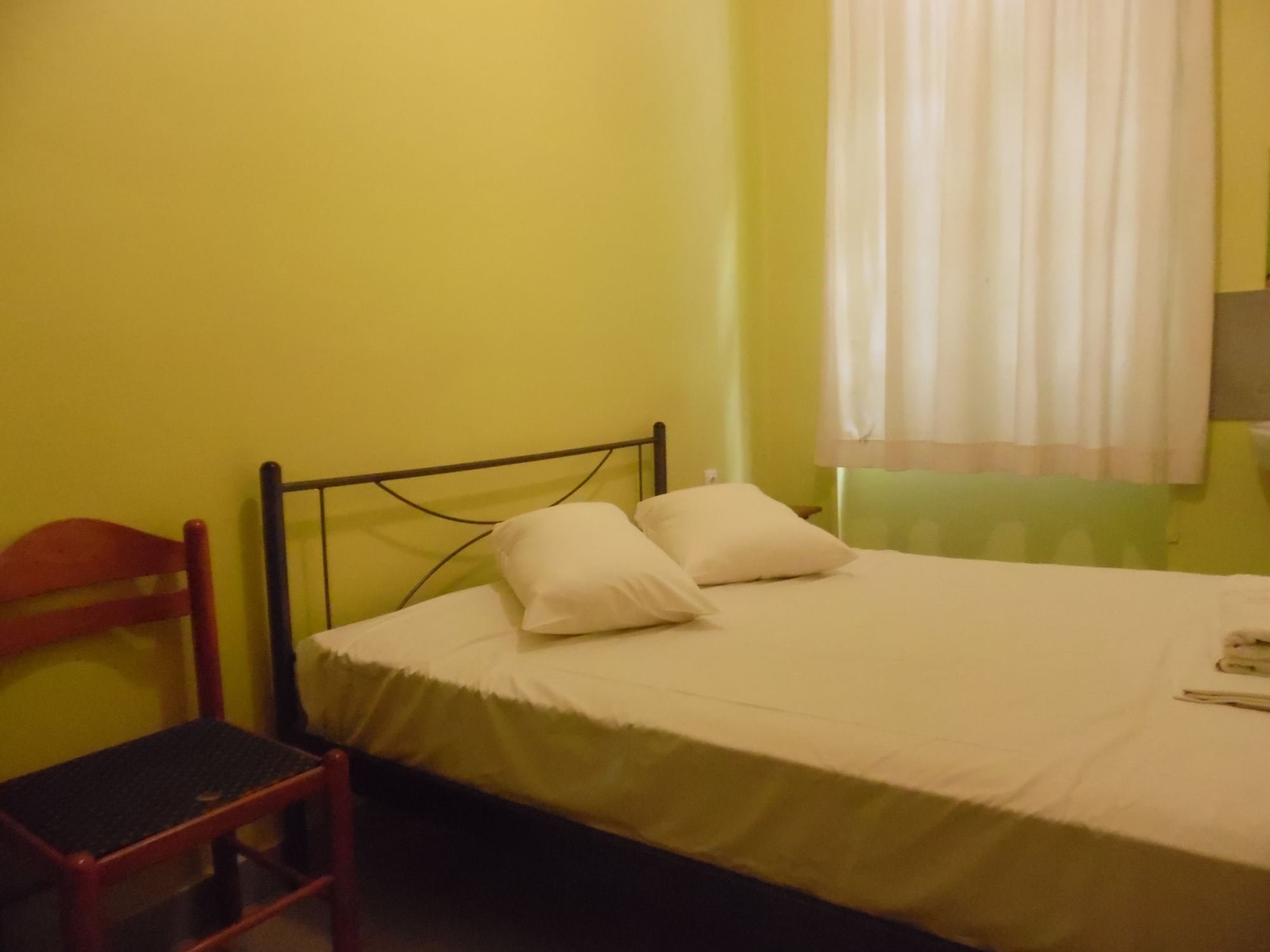 ROOM, DOUBLE BED, SHARED BATHROOM