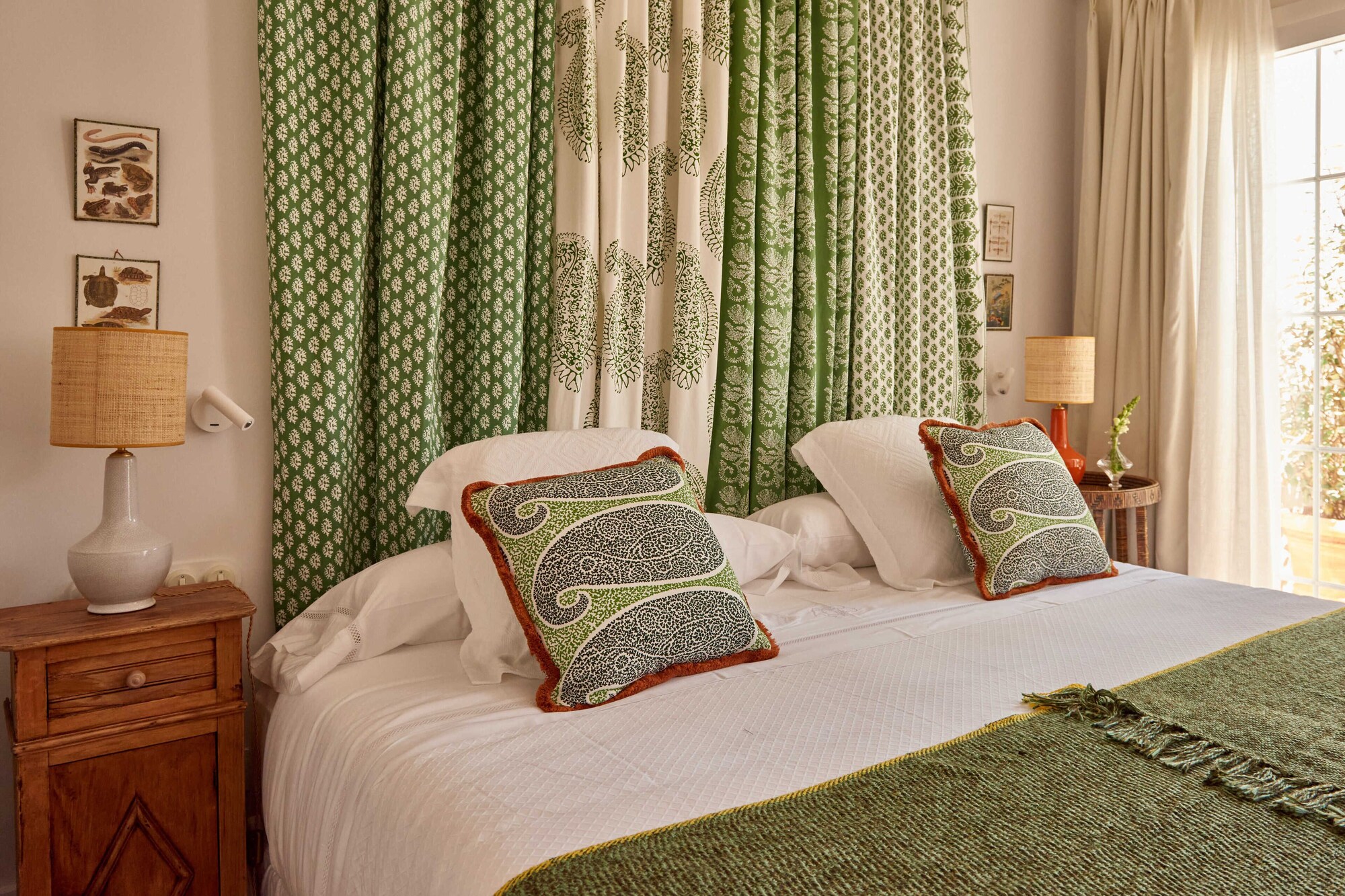 DELUXE, DOUBLE BED