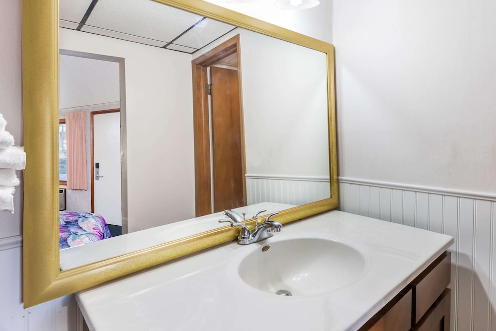 Knights Inn Mackinaw City 9/17