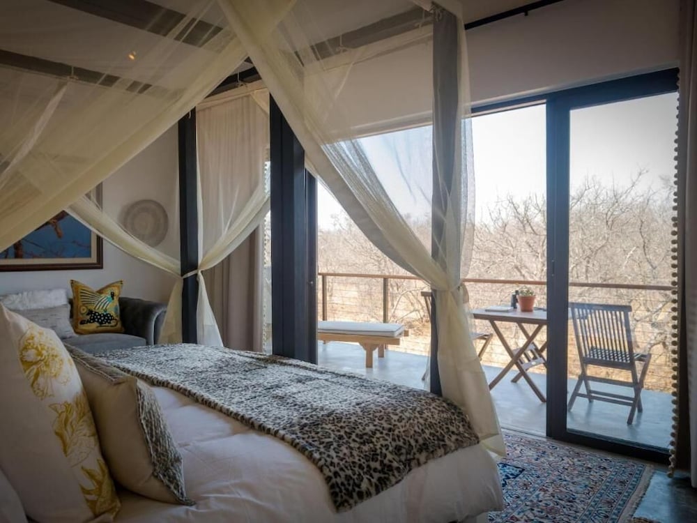 Safari Moon Luxury Bush Lodge 3/50