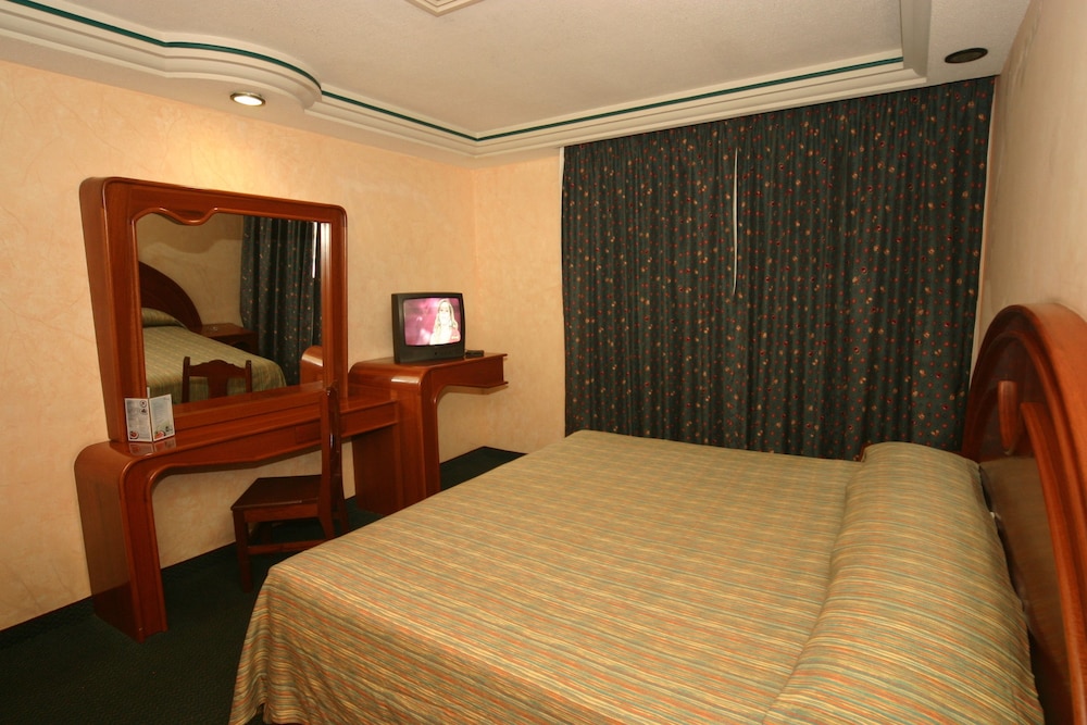 Hotel Cantera Real 11/26