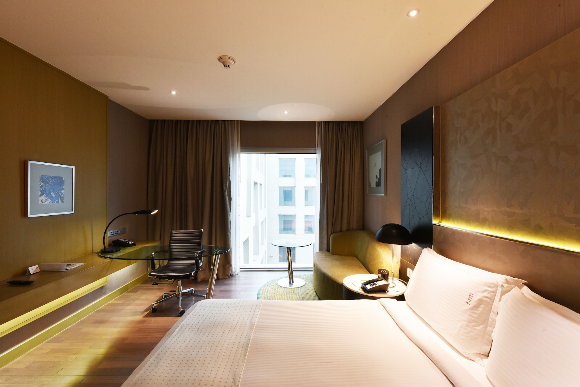 Standard, King Bed, Pool View