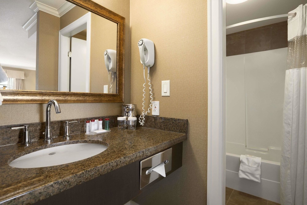 Ramada By Wyndham Surrey/Langley 20/47