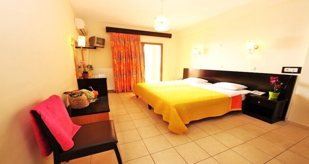 Maranton Beach Hotel 9/55
