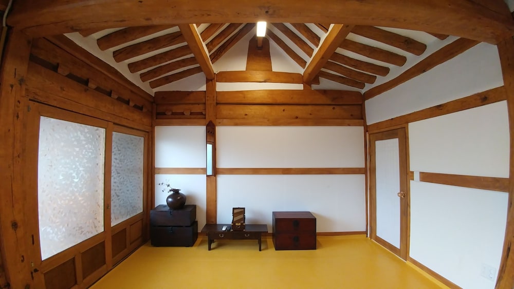 So Hyeon Dang Hanok Guesthouse 52/67