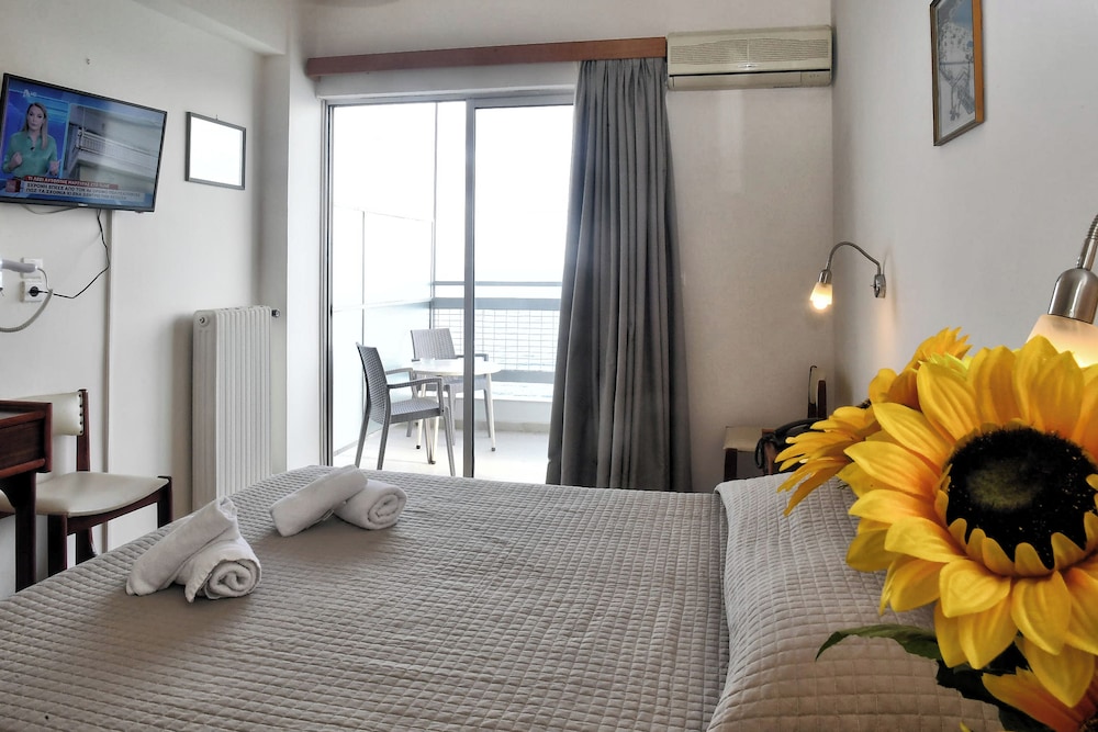 Siagas Beach Hotel 12/47