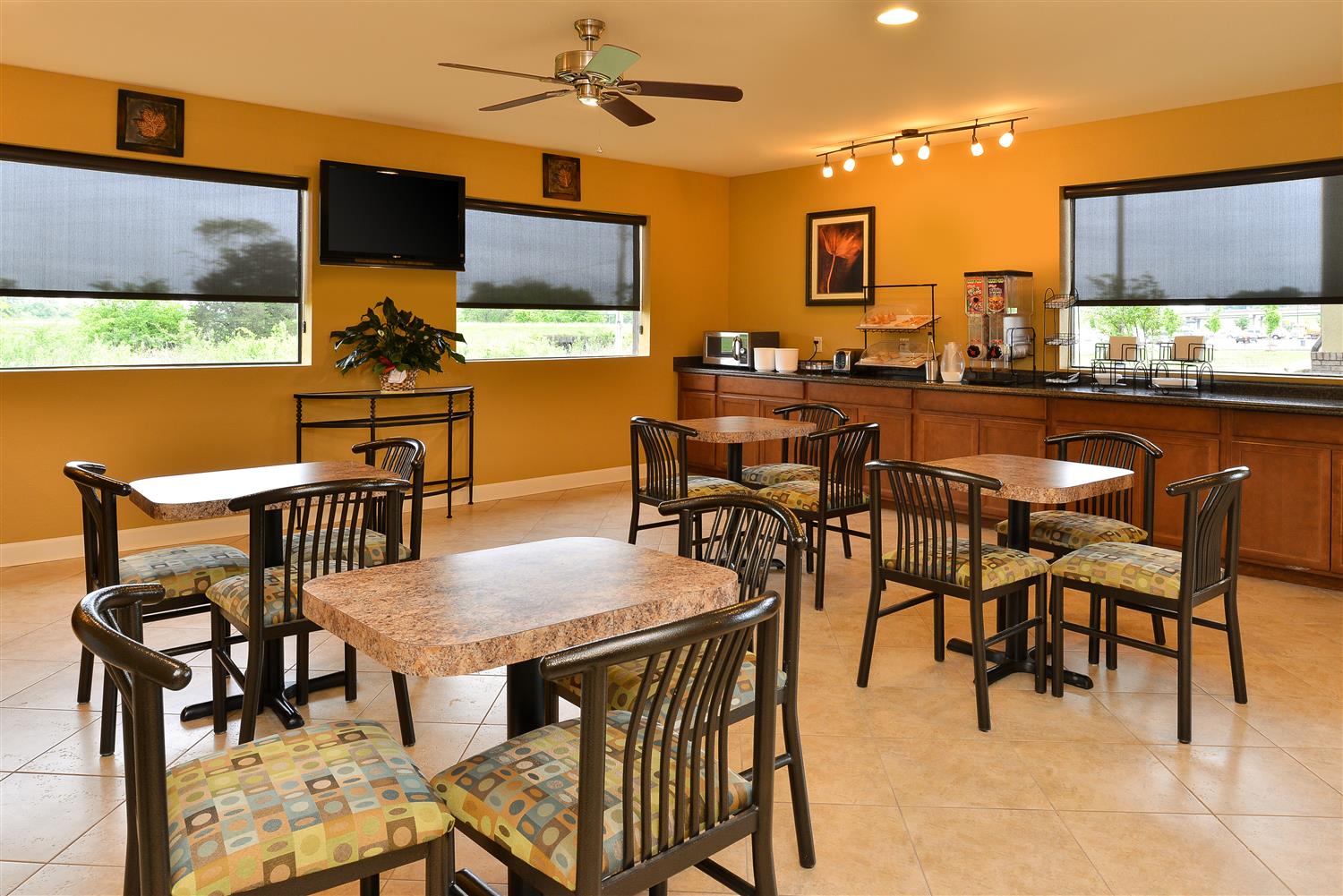 Americas Best Value Inn Tupelo Leeb Drive 25/33