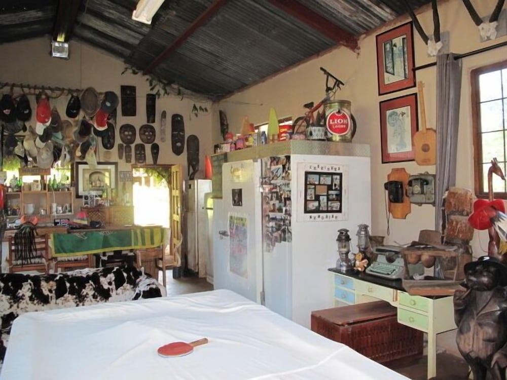 Caracal Lodge 18/36