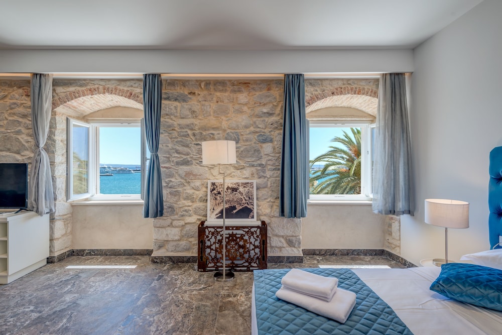 Palms Promenade Luxury Rooms 17/37