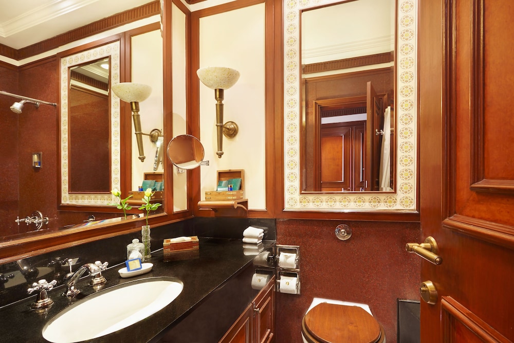 THE OBEROI GRAND 3/81