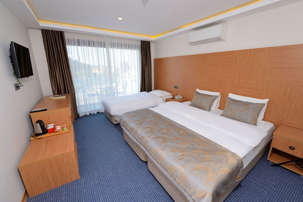 COMFORT, TRIPLE, MULTIPLE BEDS, CITY VIEW, BALCONY