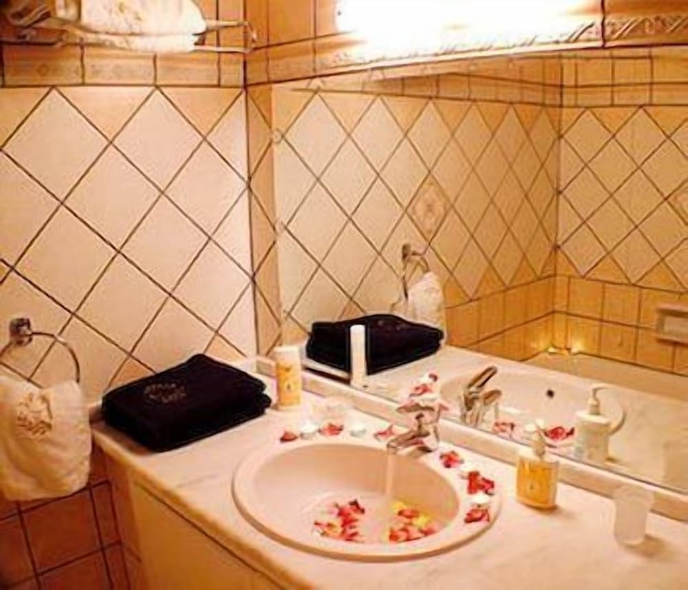 Andreolas Luxury Suites 71/72