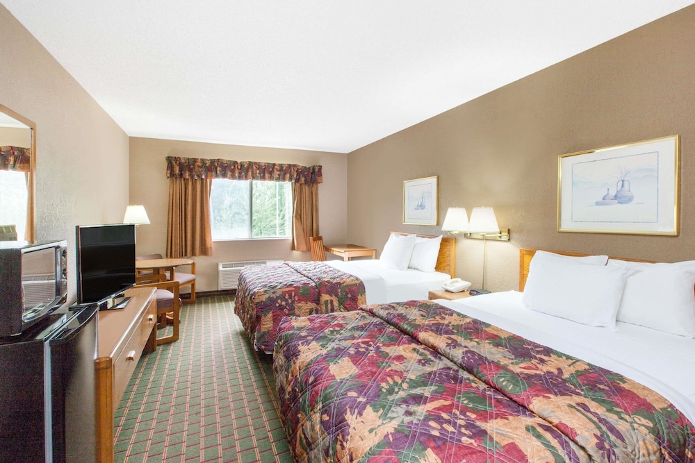 Days Inn Sault Ste Marie MI 11/23