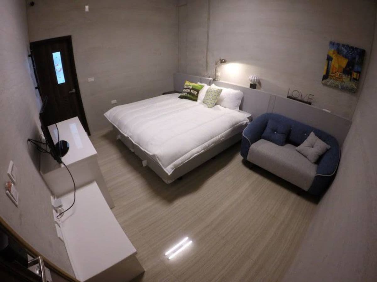 COMFORT, TWIN BEDS