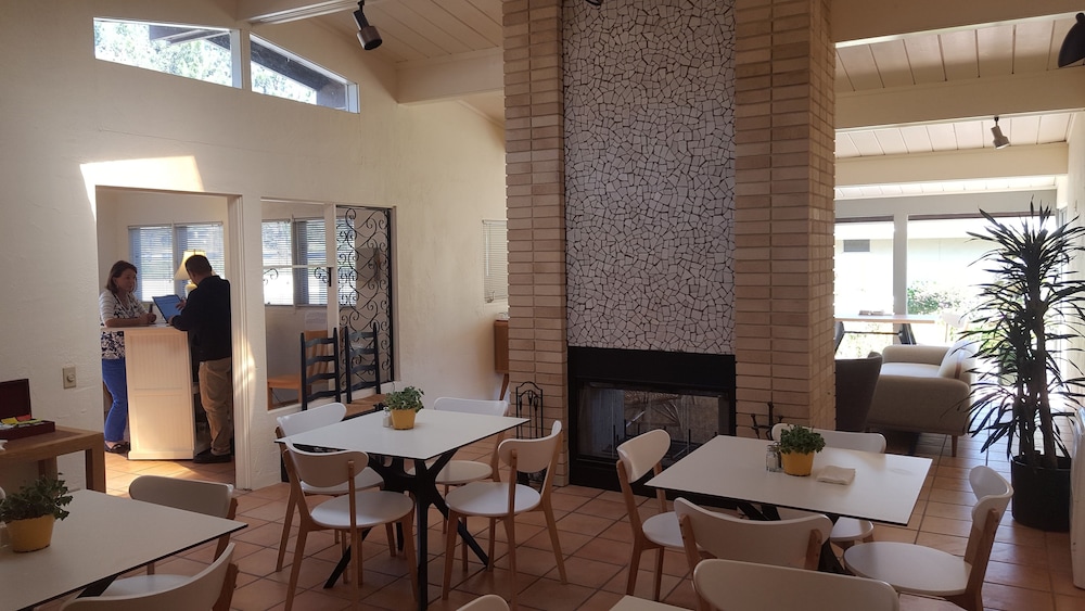Contenta Inn 54/66