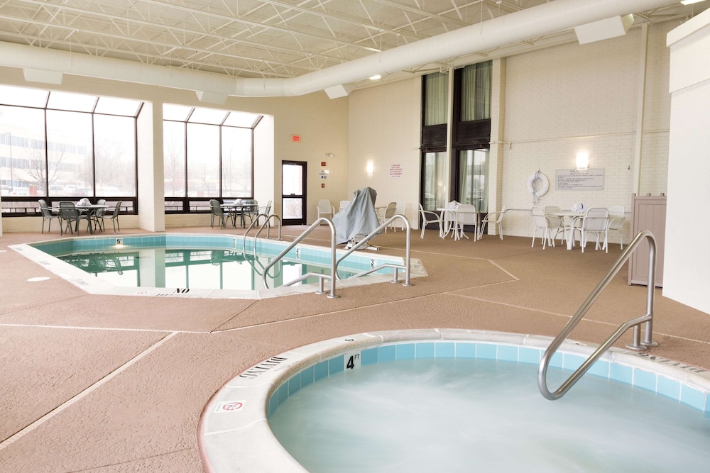 Drury Inn and Suites St Louis Airport 22/49
