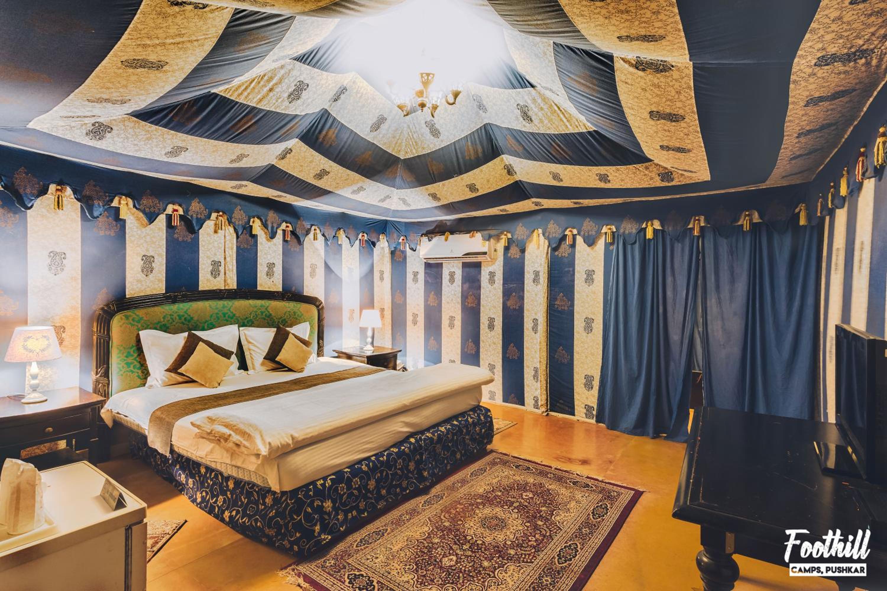 Swiss, Tent