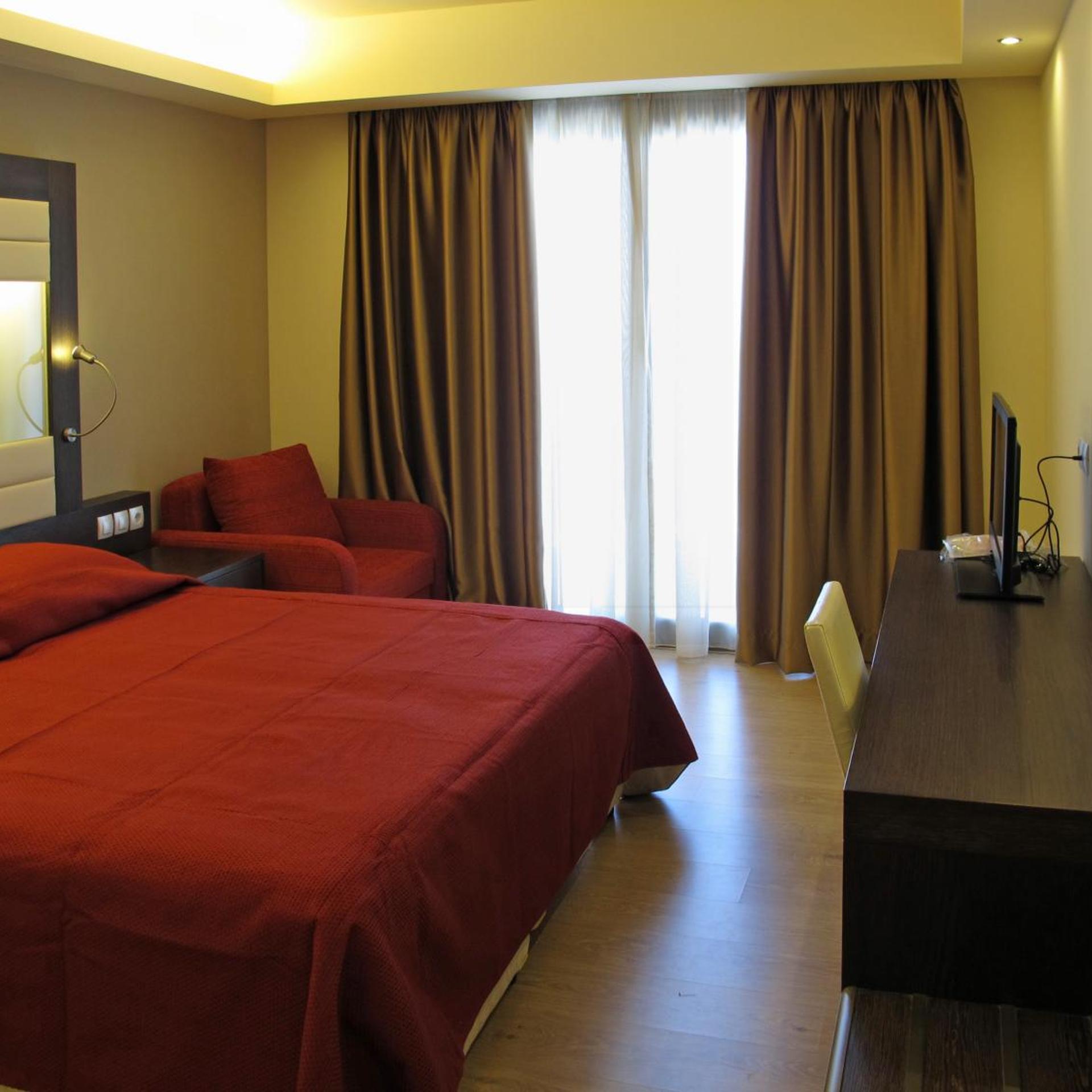 Room, Twin Beds, Forest View