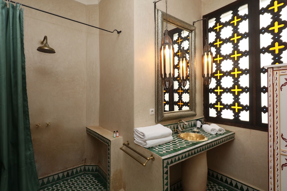 RIAD ZINEB 46/47