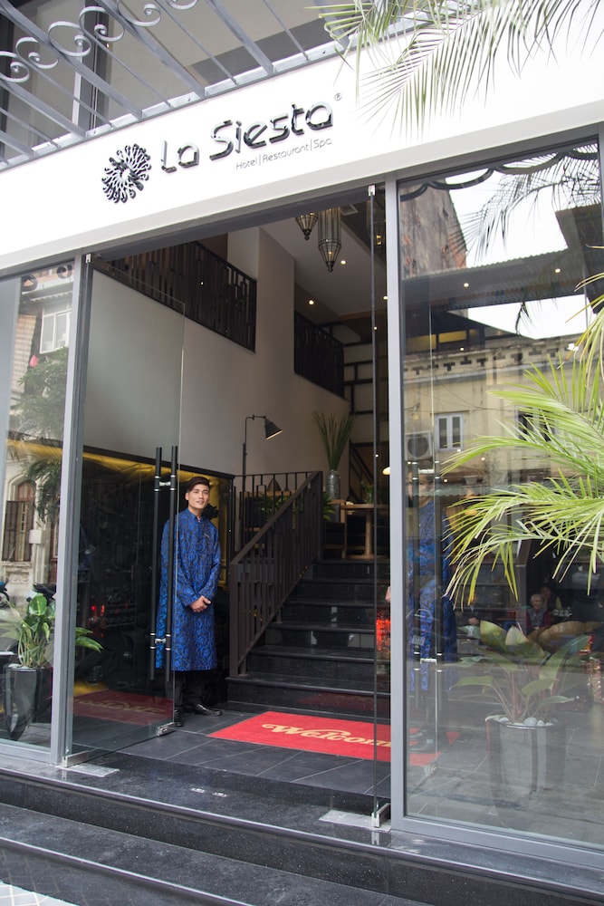 Bespoke Trendy Hotel Hanoi 2/50
