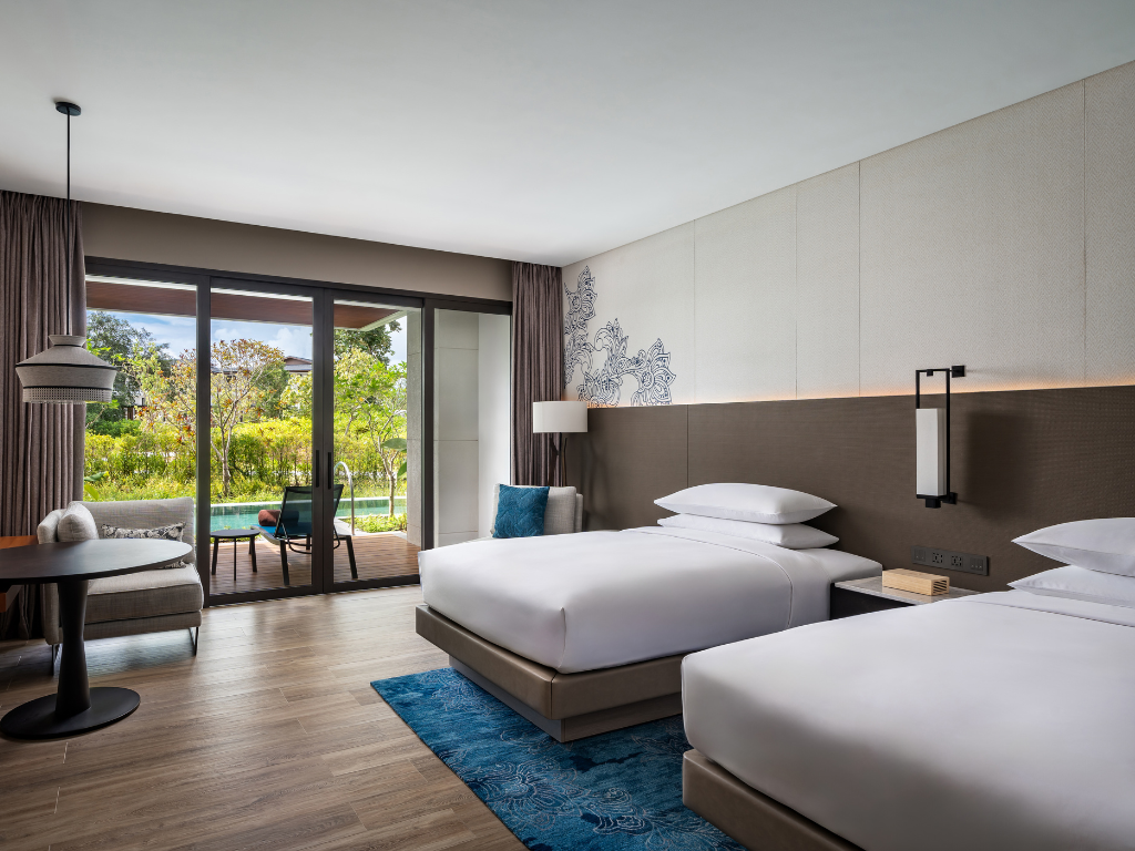 Guest Room, Deluxe, Twin Beds, Balcony, Pool Access