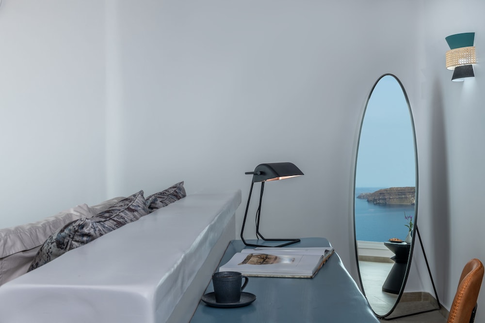 ATHERMI SUITES 43/74