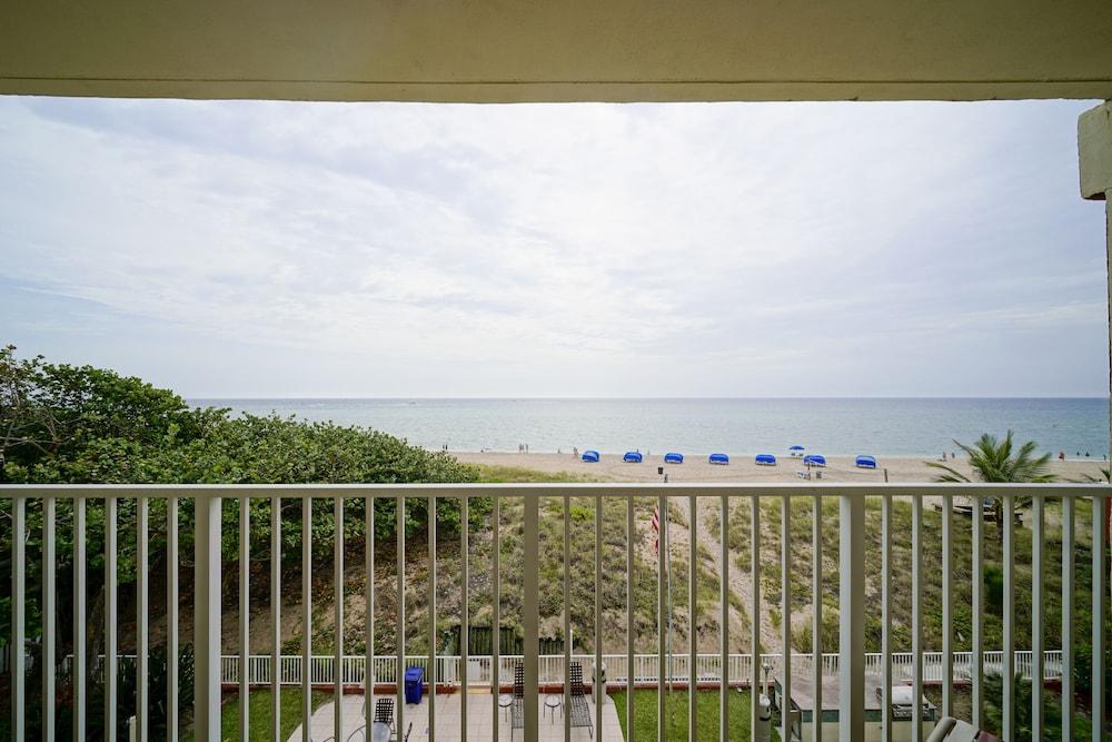 La Costa Beach Club 24/70