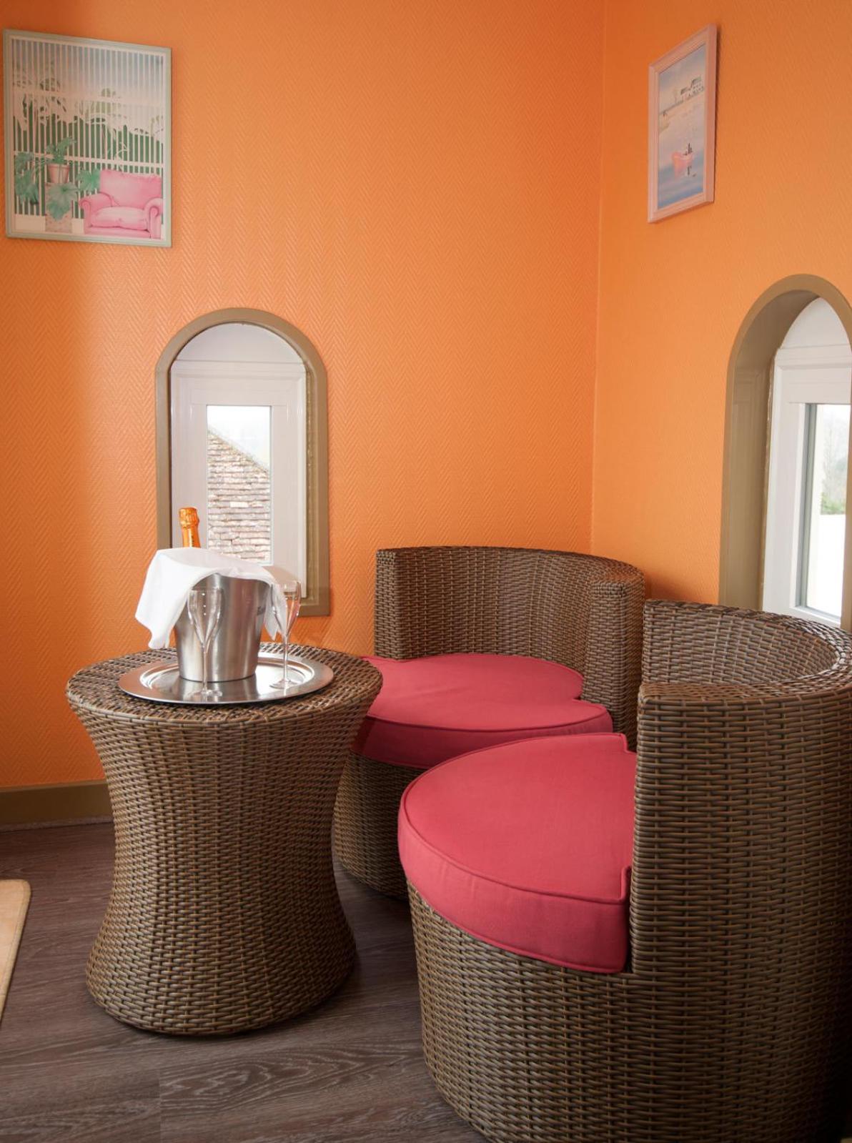 HOTEL LE COQ HARDI 36/51
