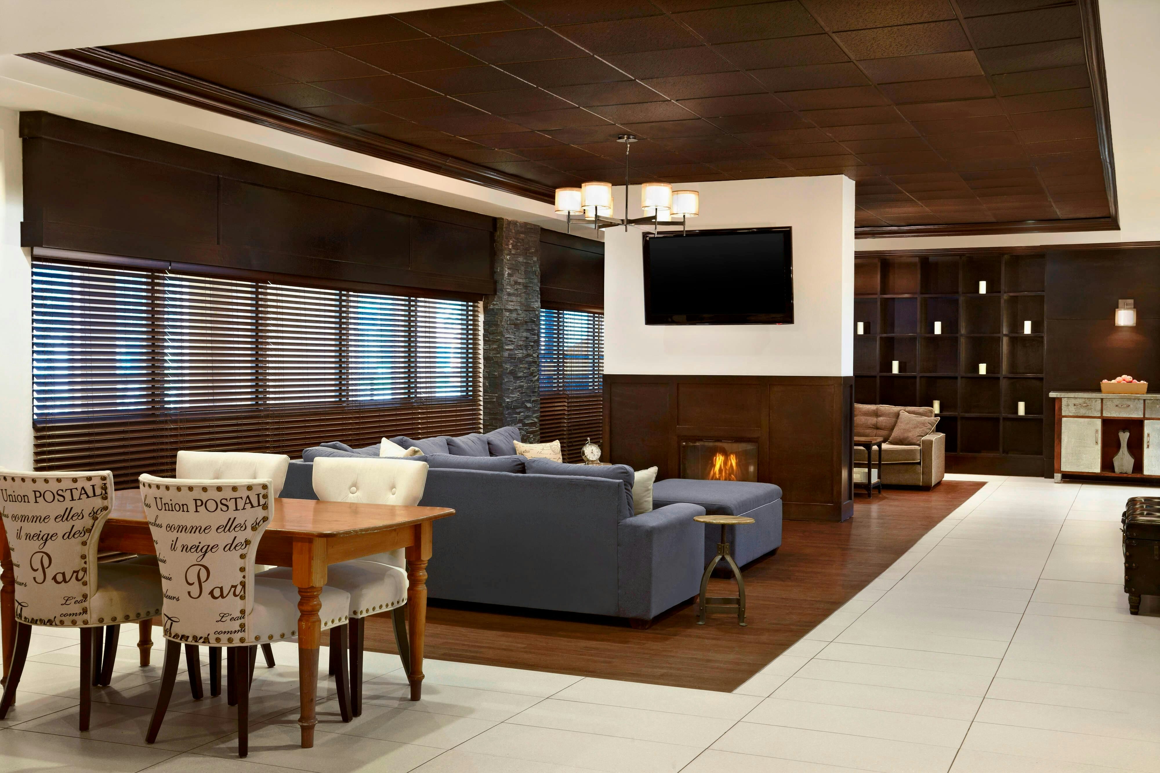 Four Points by Sheraton Hotel & Suites Calgary West 6/7