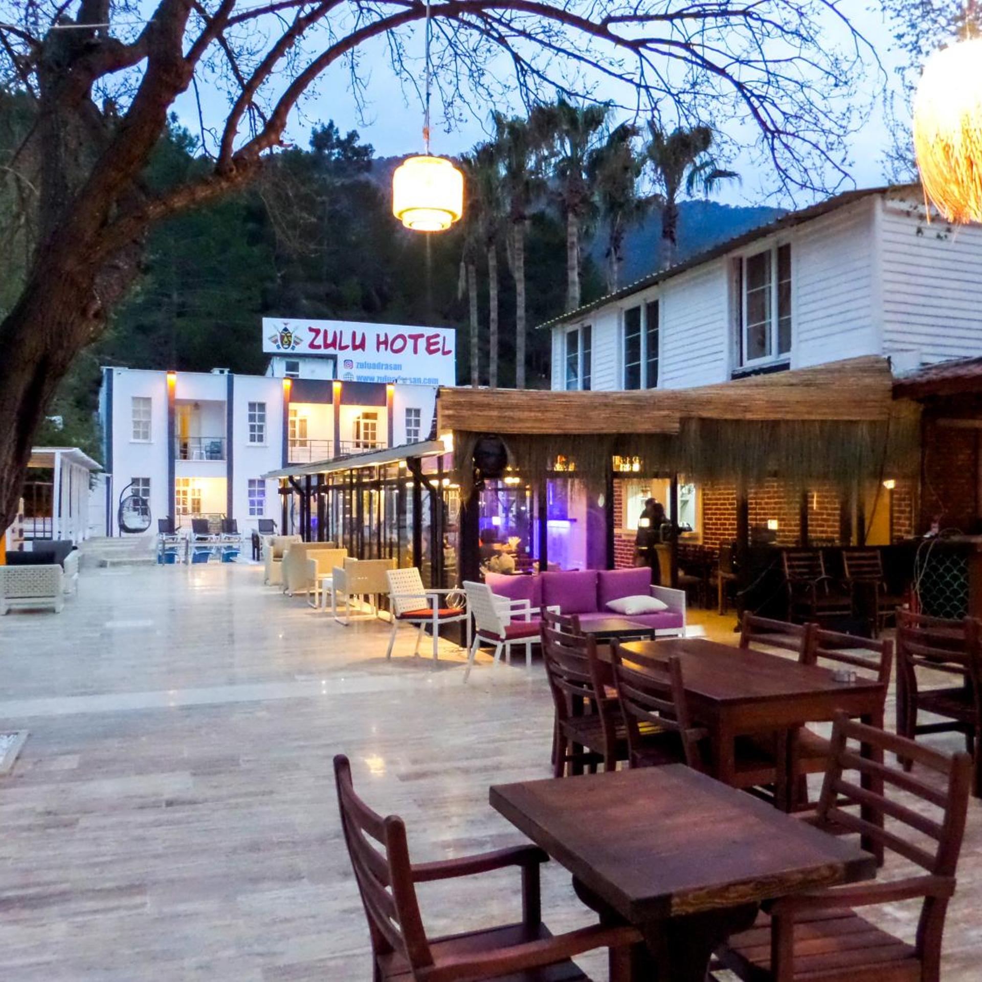 Zulu Hotel 16/30