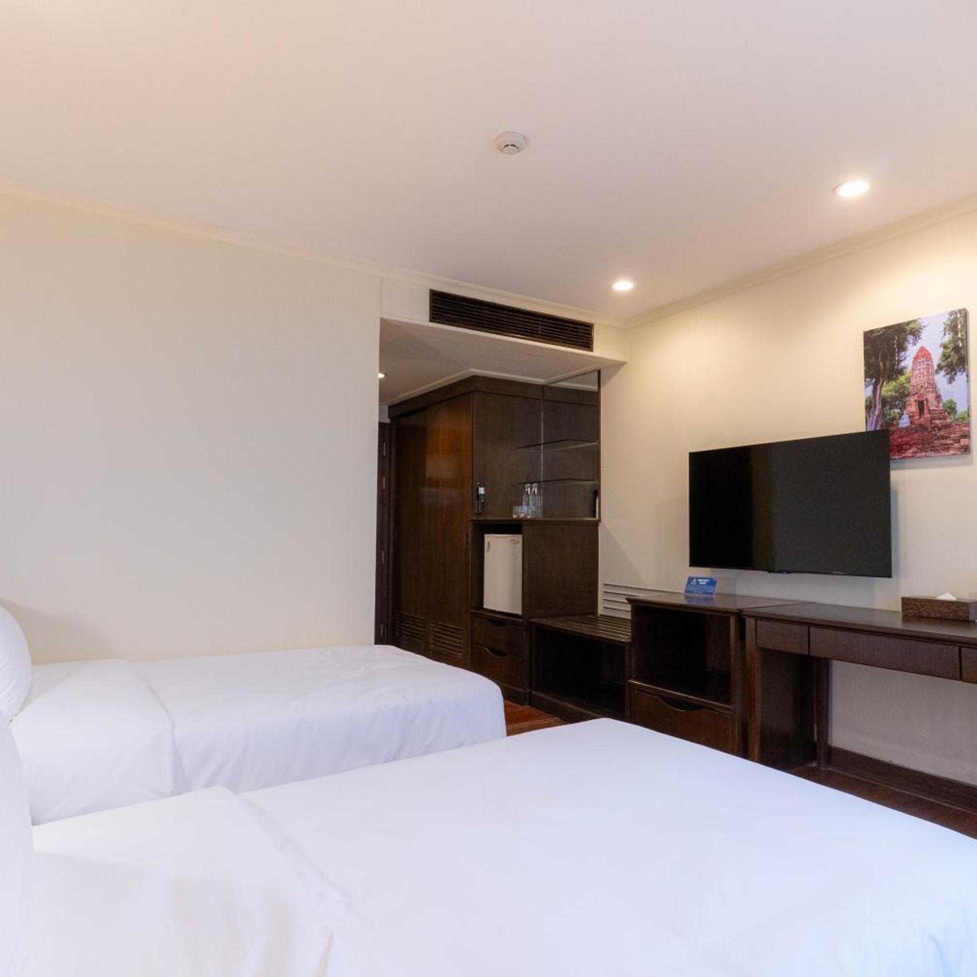 Superior, Twin Beds, Journeyhub Bangkok Sukhumvit 26 6/10