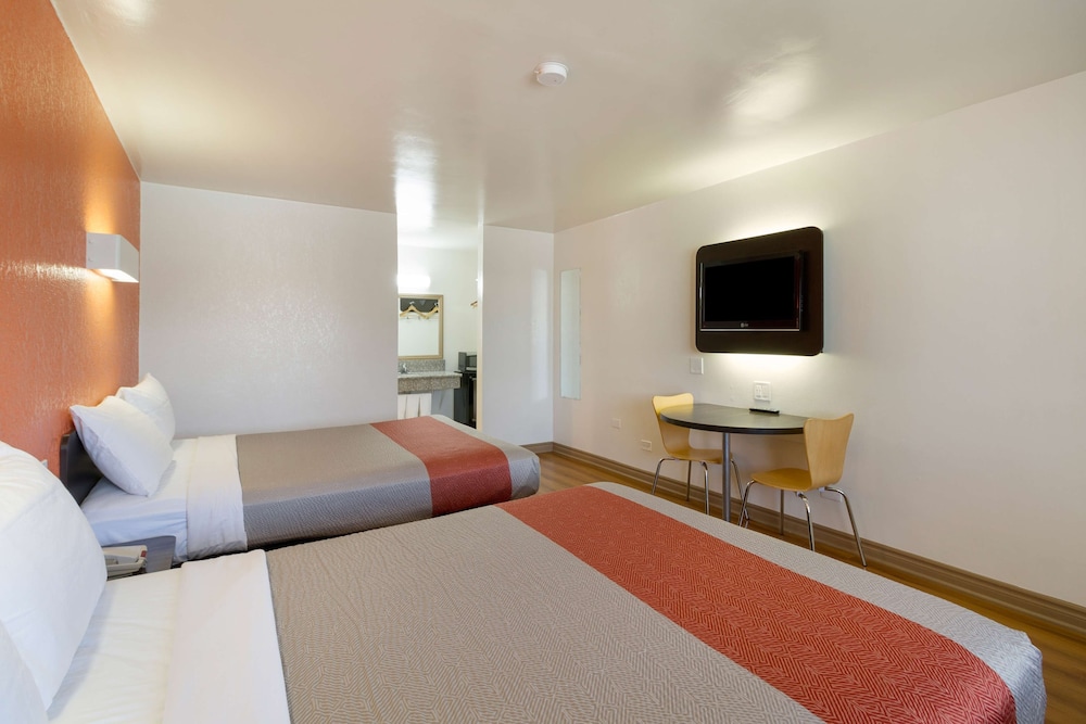 Motel6 Claremont, CA 31/54