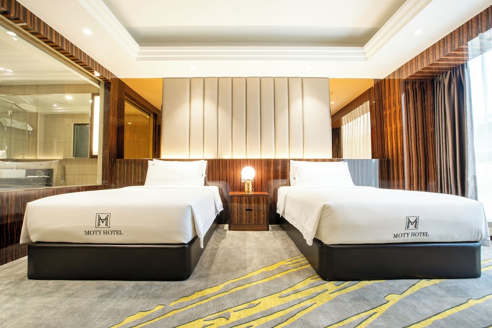 DELUXE, TWIN BEDS