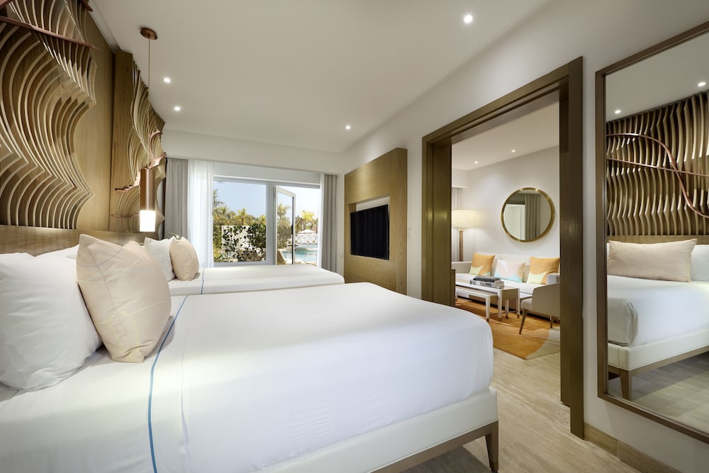 Concierge, 2 Bedrooms, Swim Up, Master, Family, Suite, 1 King and 2 Double Beds, 2 Sofa