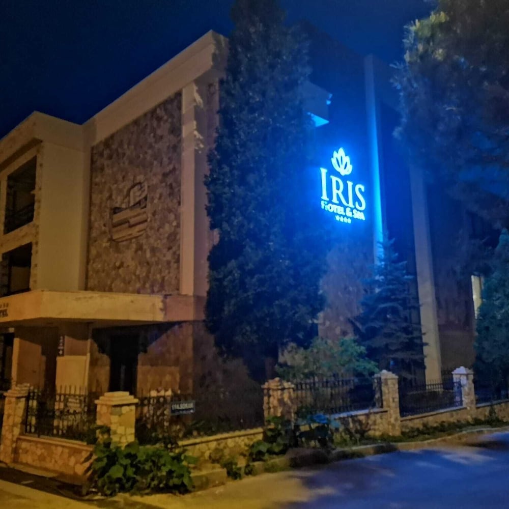 IRIS HOTEL 4/48