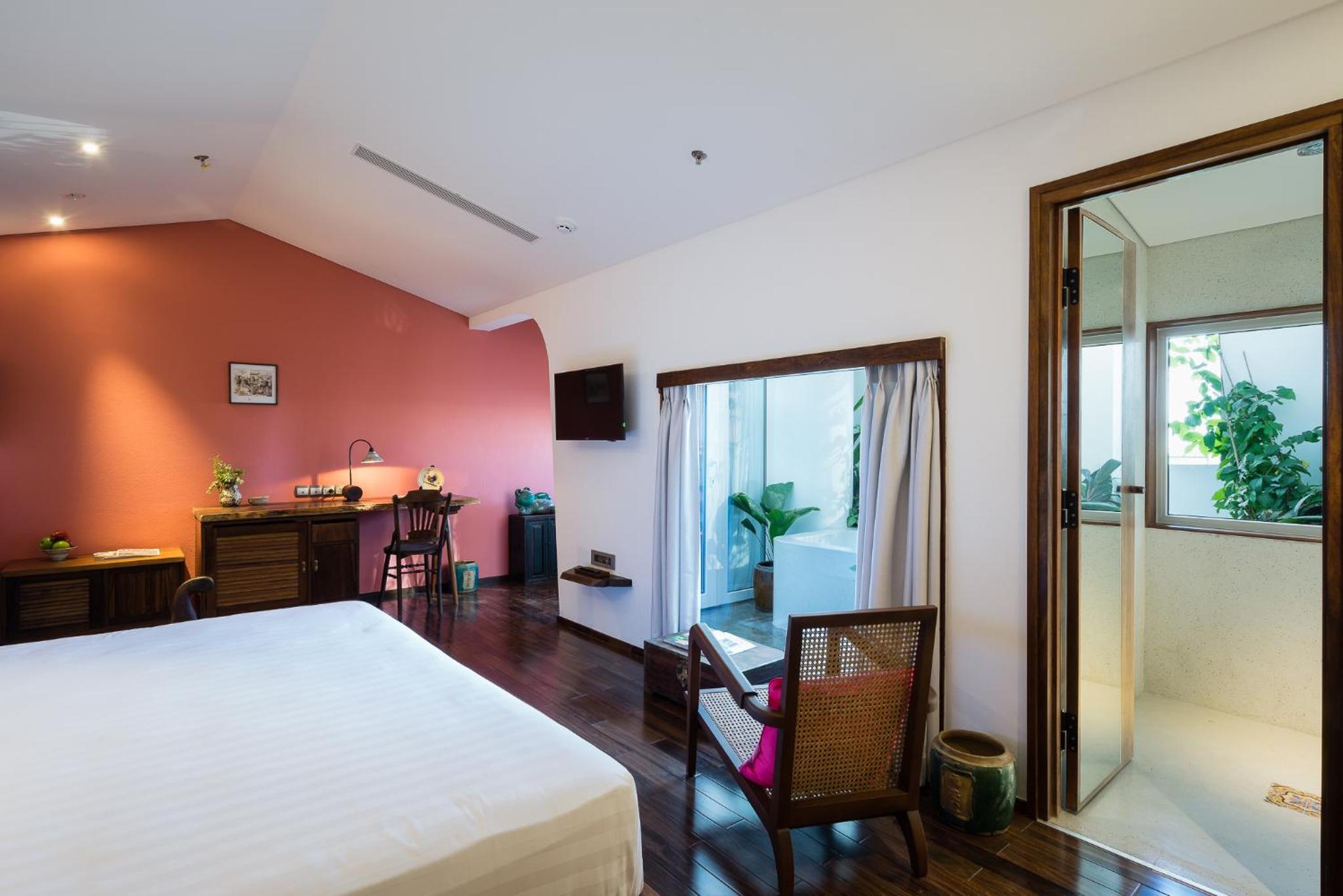Dong Khoi, King Bed, Balcony