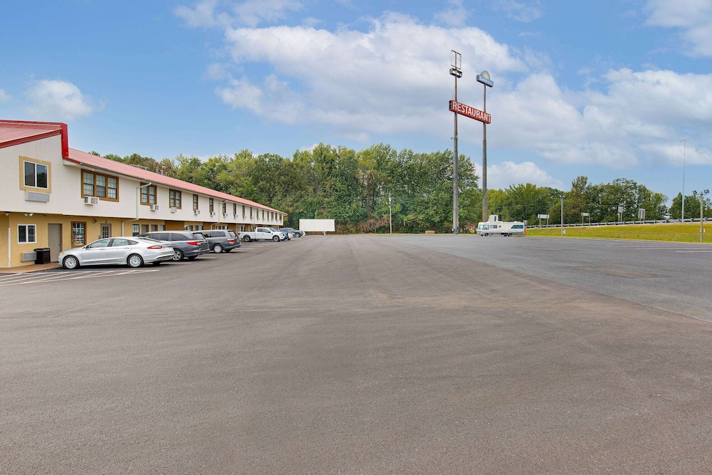 Days Inn by Wyndham Holladay 37/50