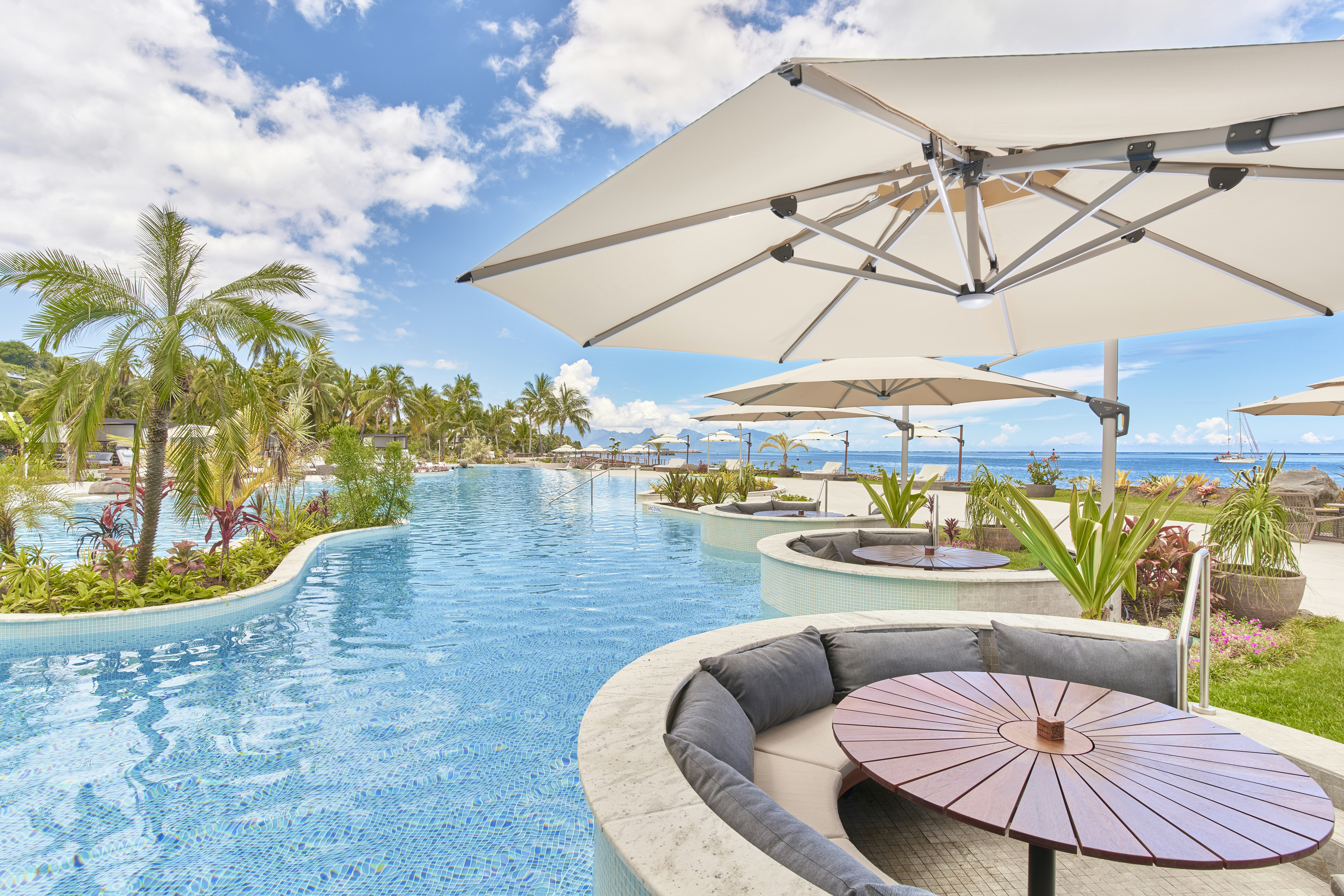 Hilton Hotel Tahiti 66/69