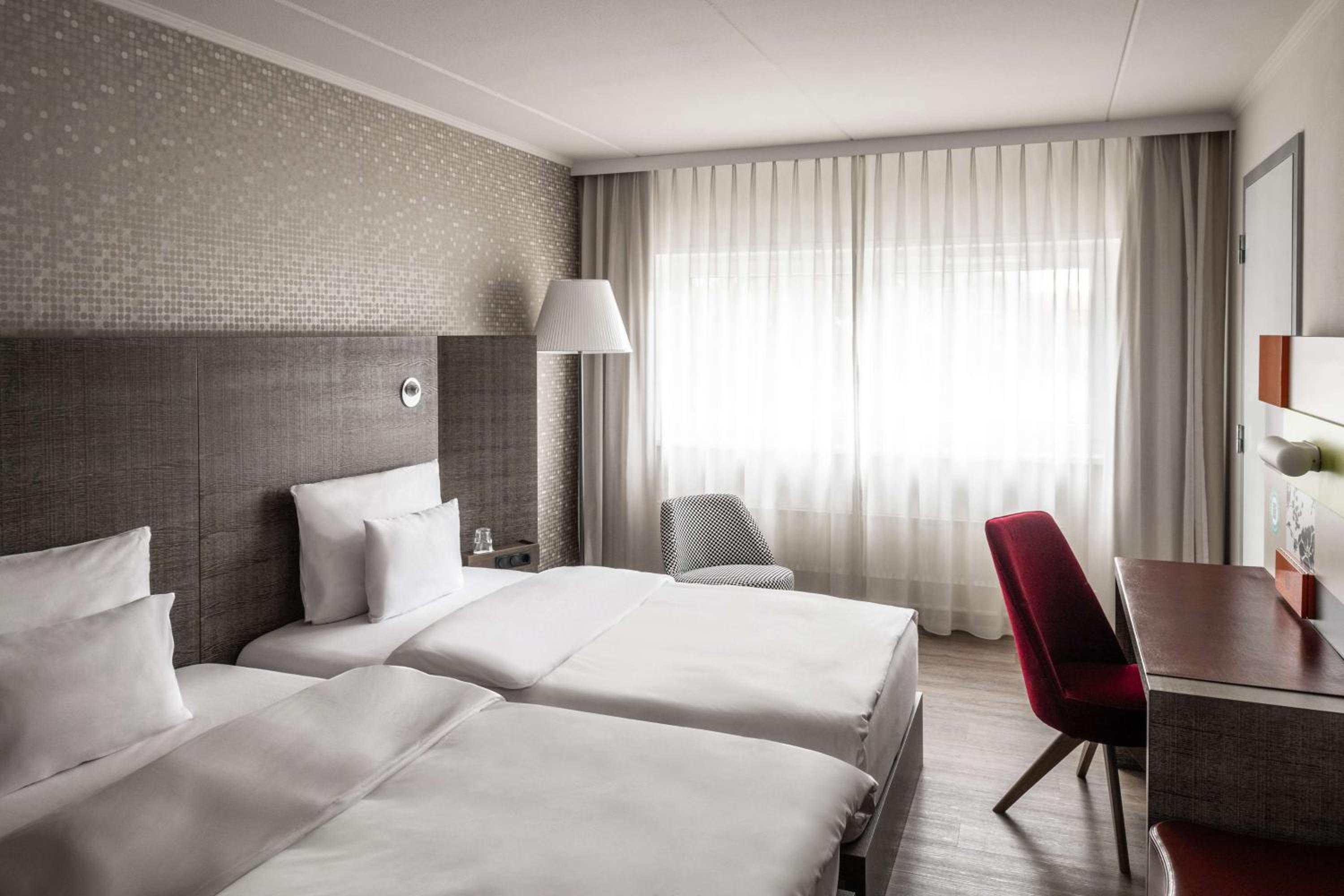 Penta, Standard, King Bed