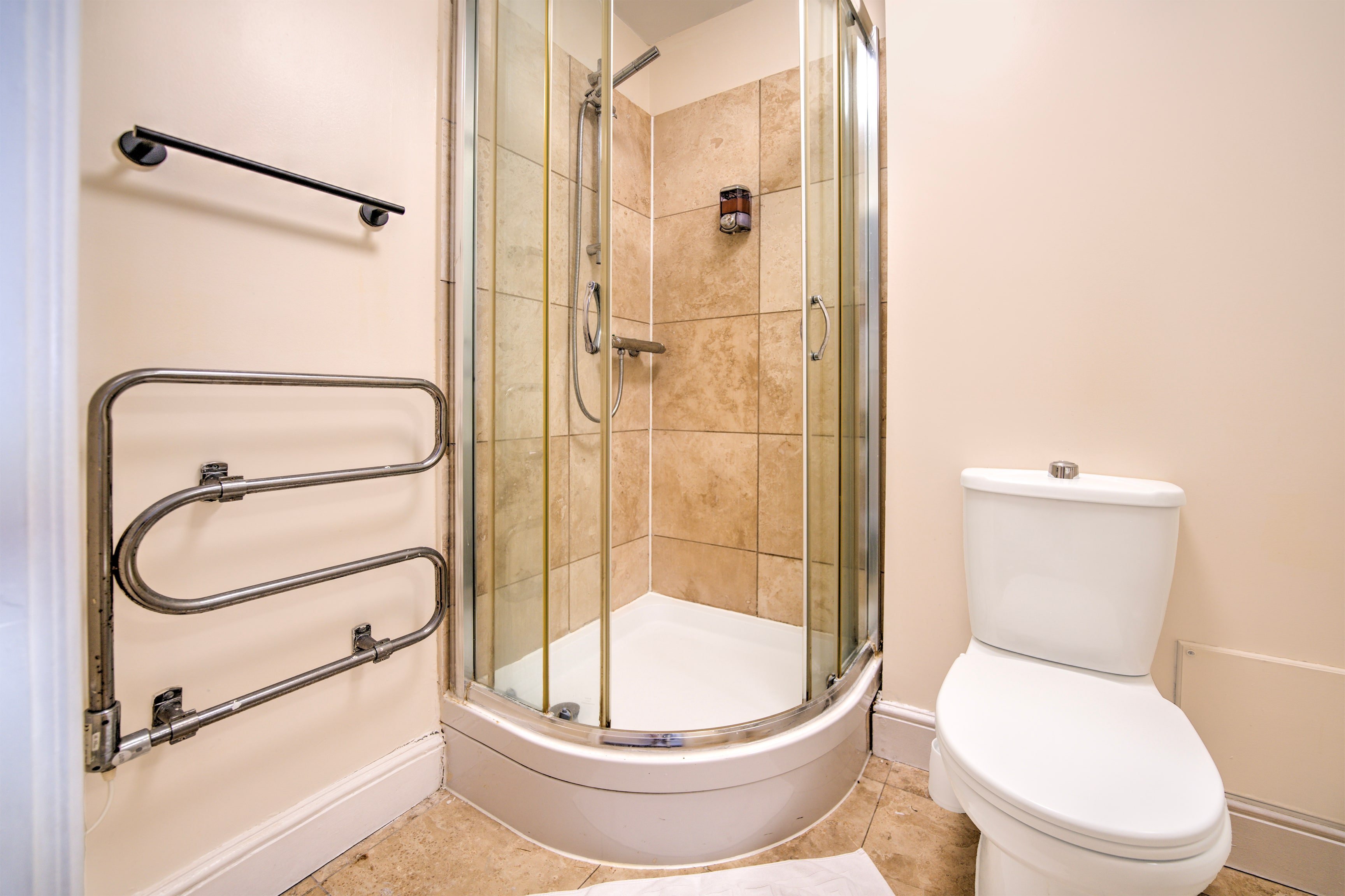 GO2 Gloucester Hotel by OYO 34/40