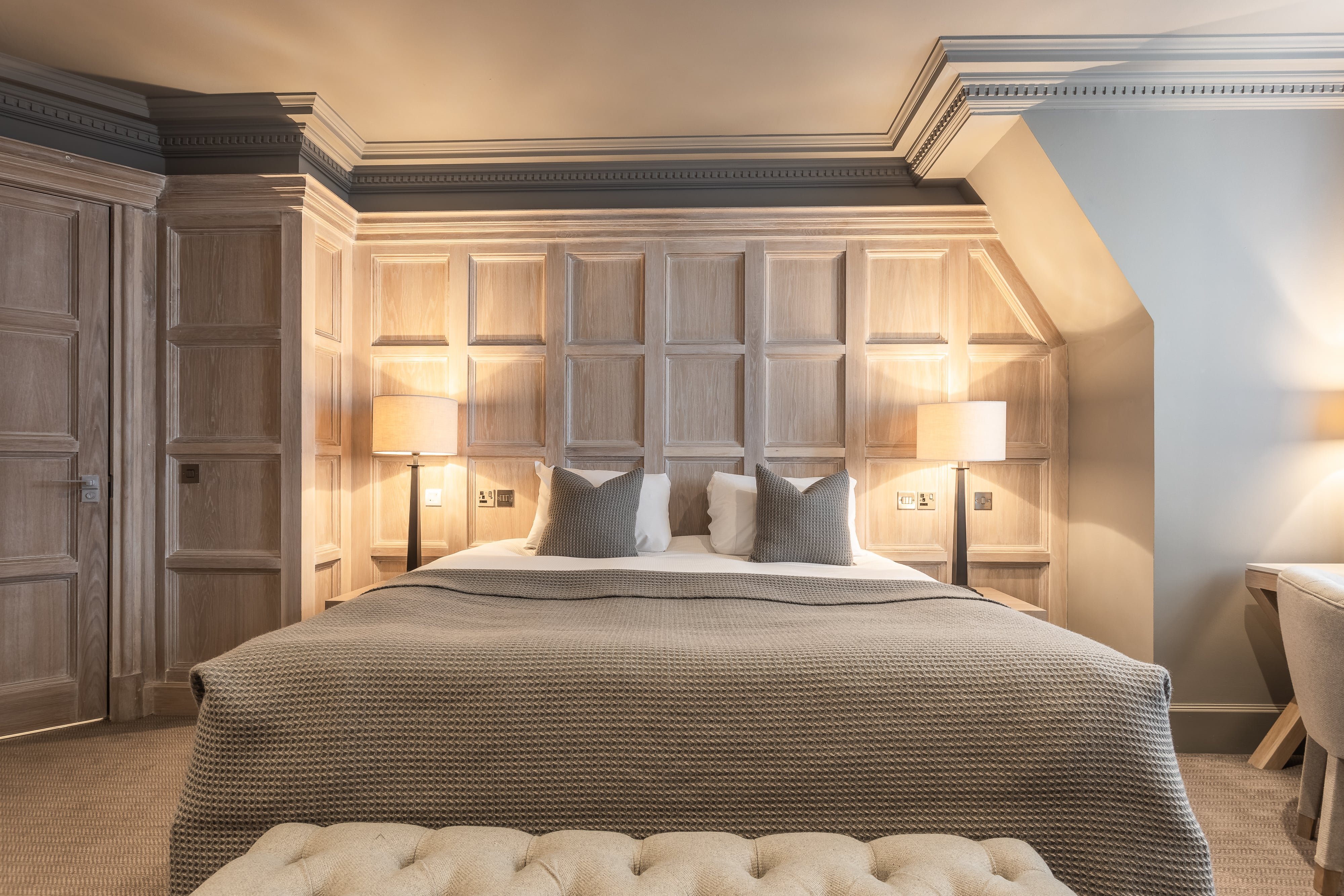 Scotsman Hotel 4/50