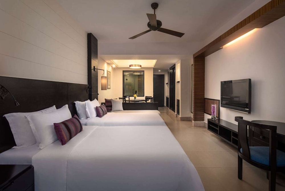 DELUXE, KING BED, SEA VIEW