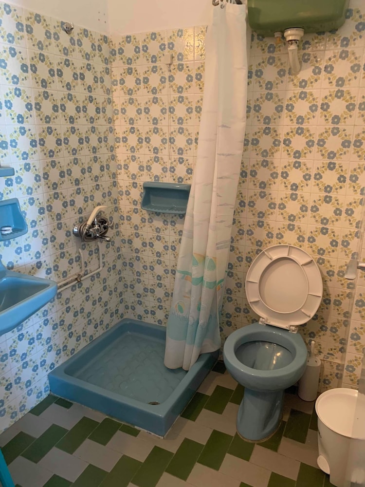 Minoa Hotel 49/50