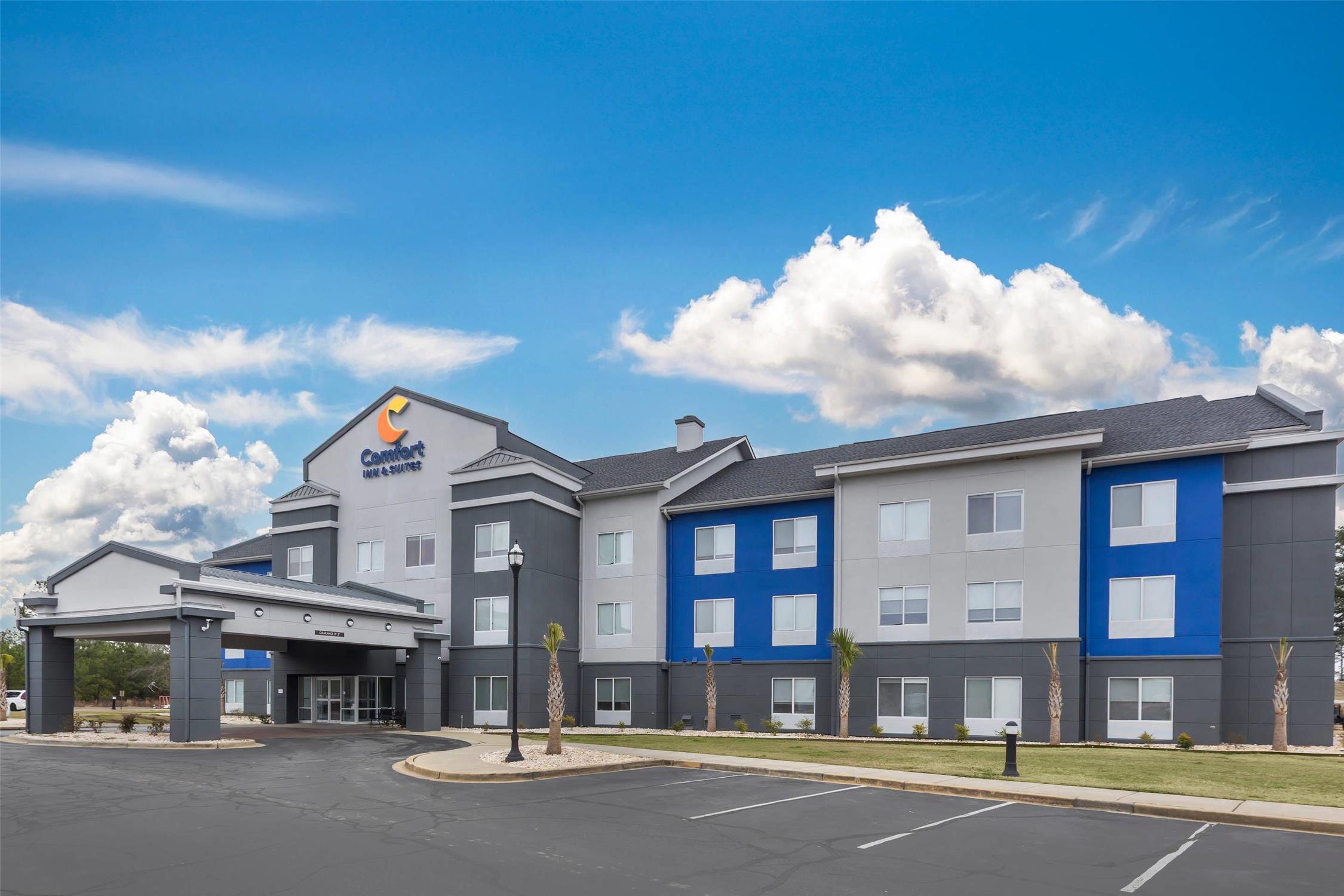 Comfort Inn & Suites Camden, SC 21/24
