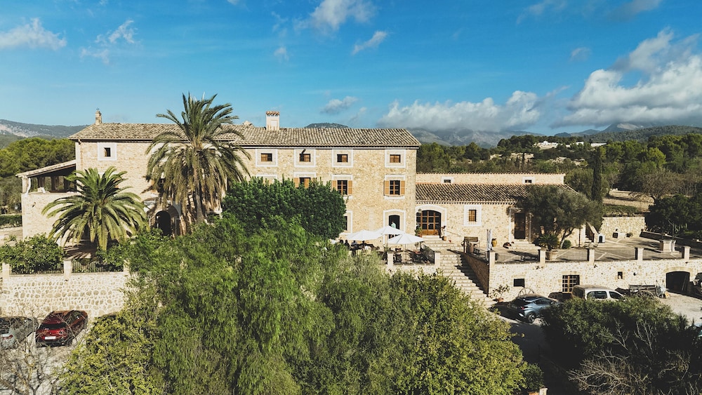 Finca Hotel Can Estades 59/63