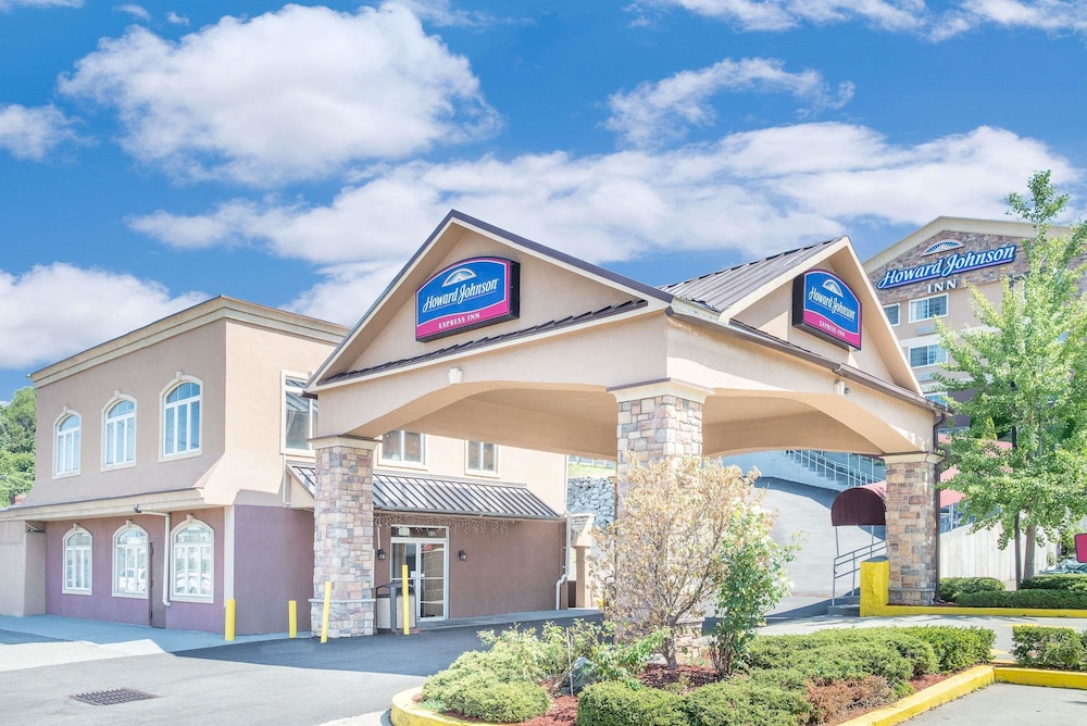 Howard Johnson by Wyndham North Bergen 1/21
