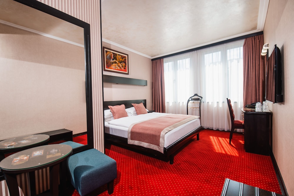 Prezident Hotel 9/75