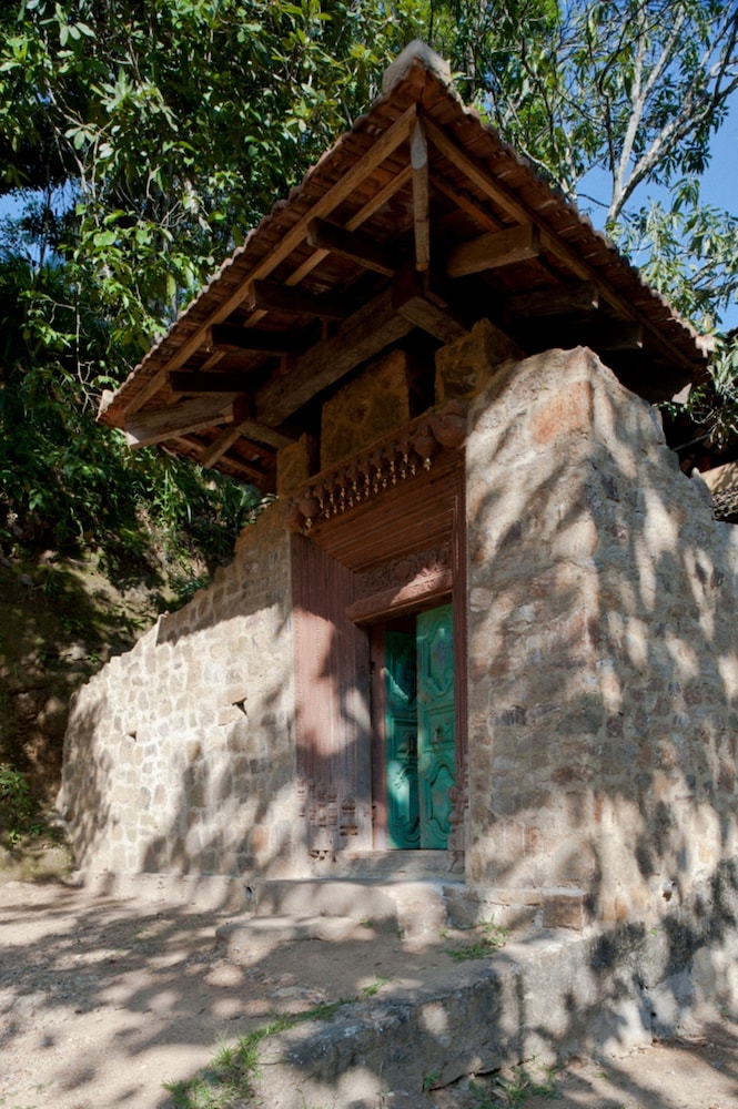 The Kandy Samadhi Centre 75/80