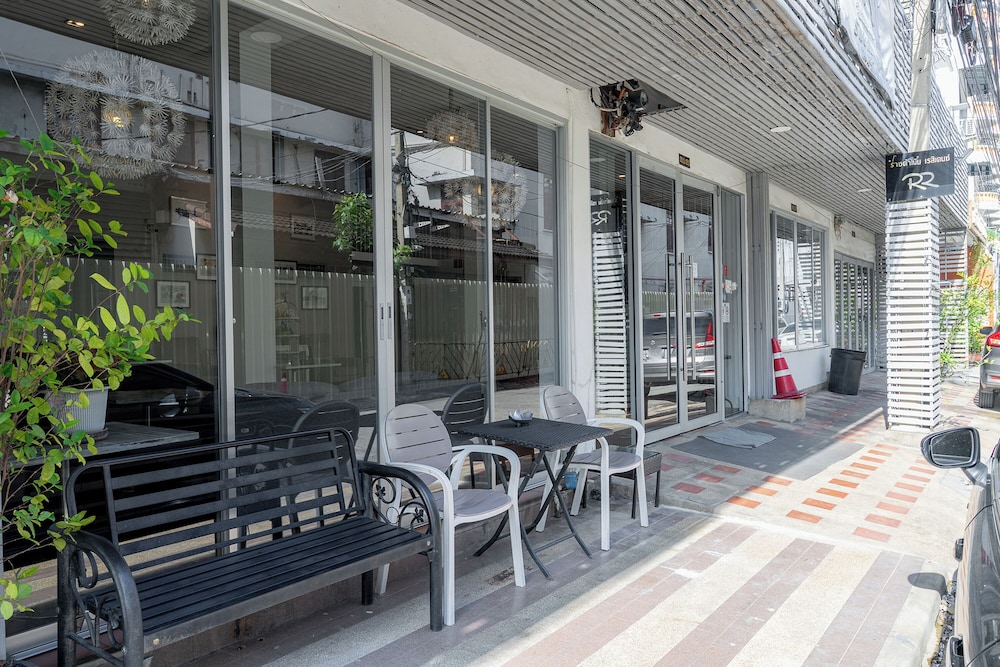 Ratchadamnoen Residence 70/75
