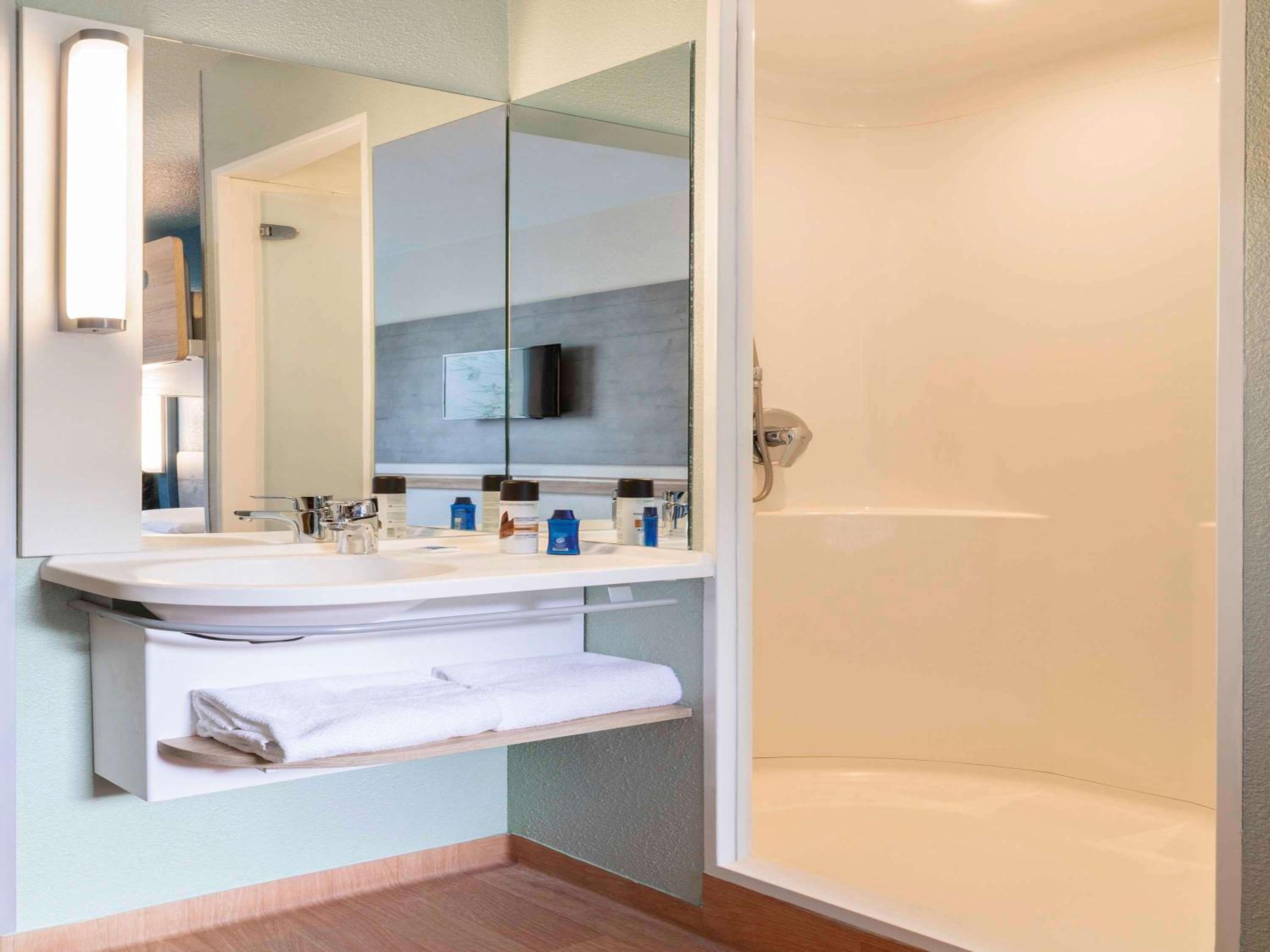 Room, Triple, ibis budget Meudon Paris Ouest 5/8